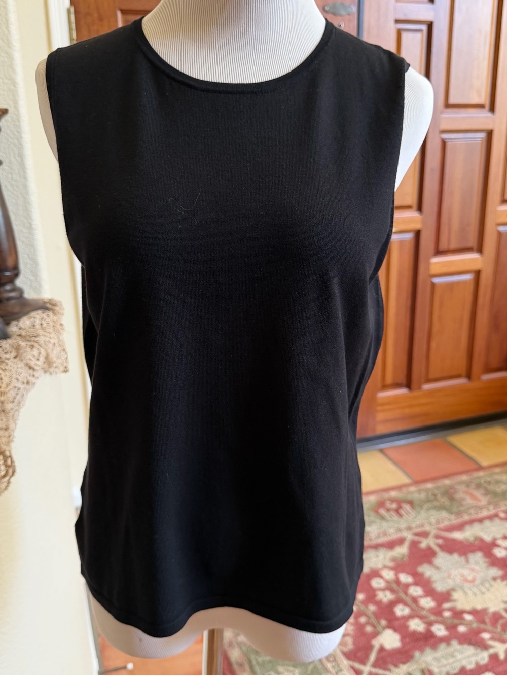 Ann Taylor Black Silk Blend Sleeveless Tank Size Medium
